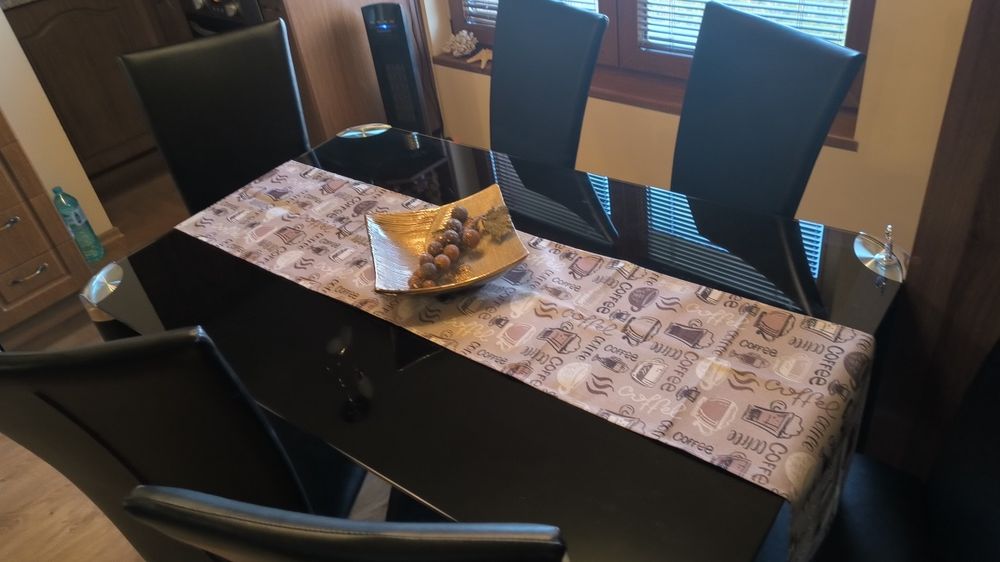 Маса със столове - комплект