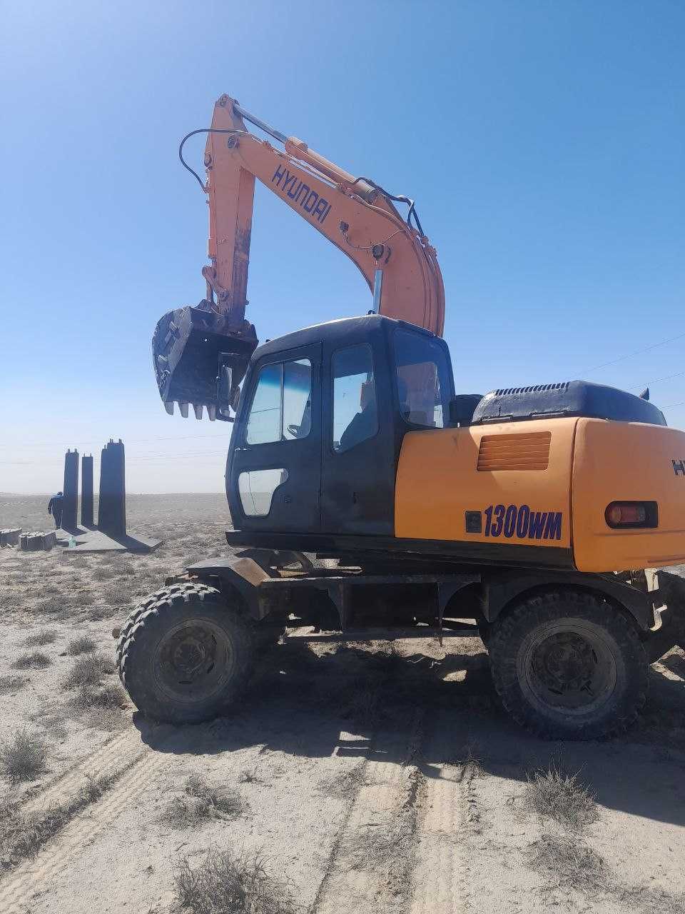 Ekskovator Hyundai Sotiladi yili 2003