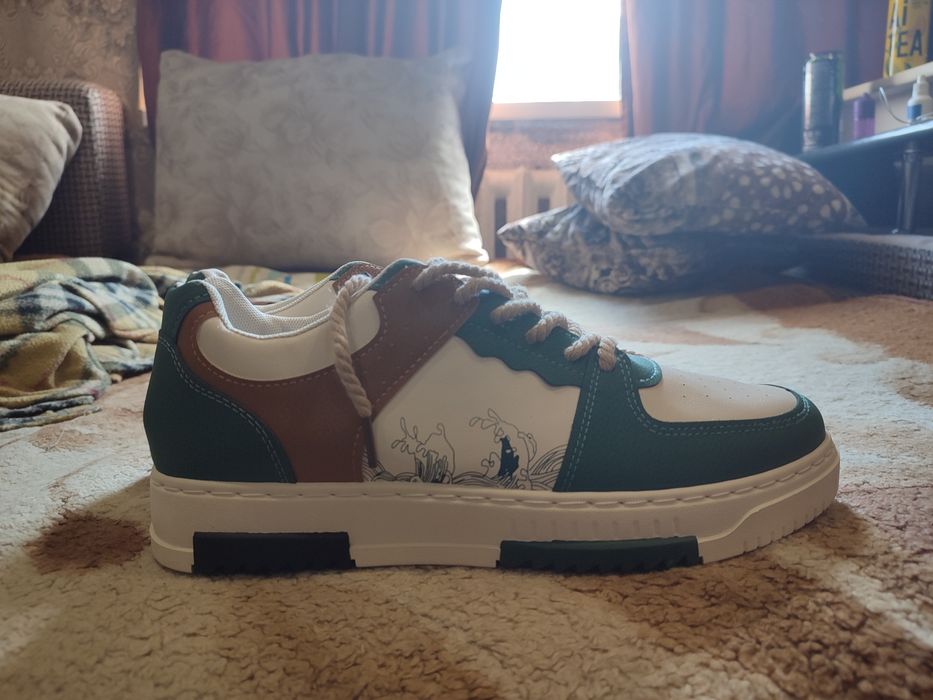 Продаю новые мужские кроссовки