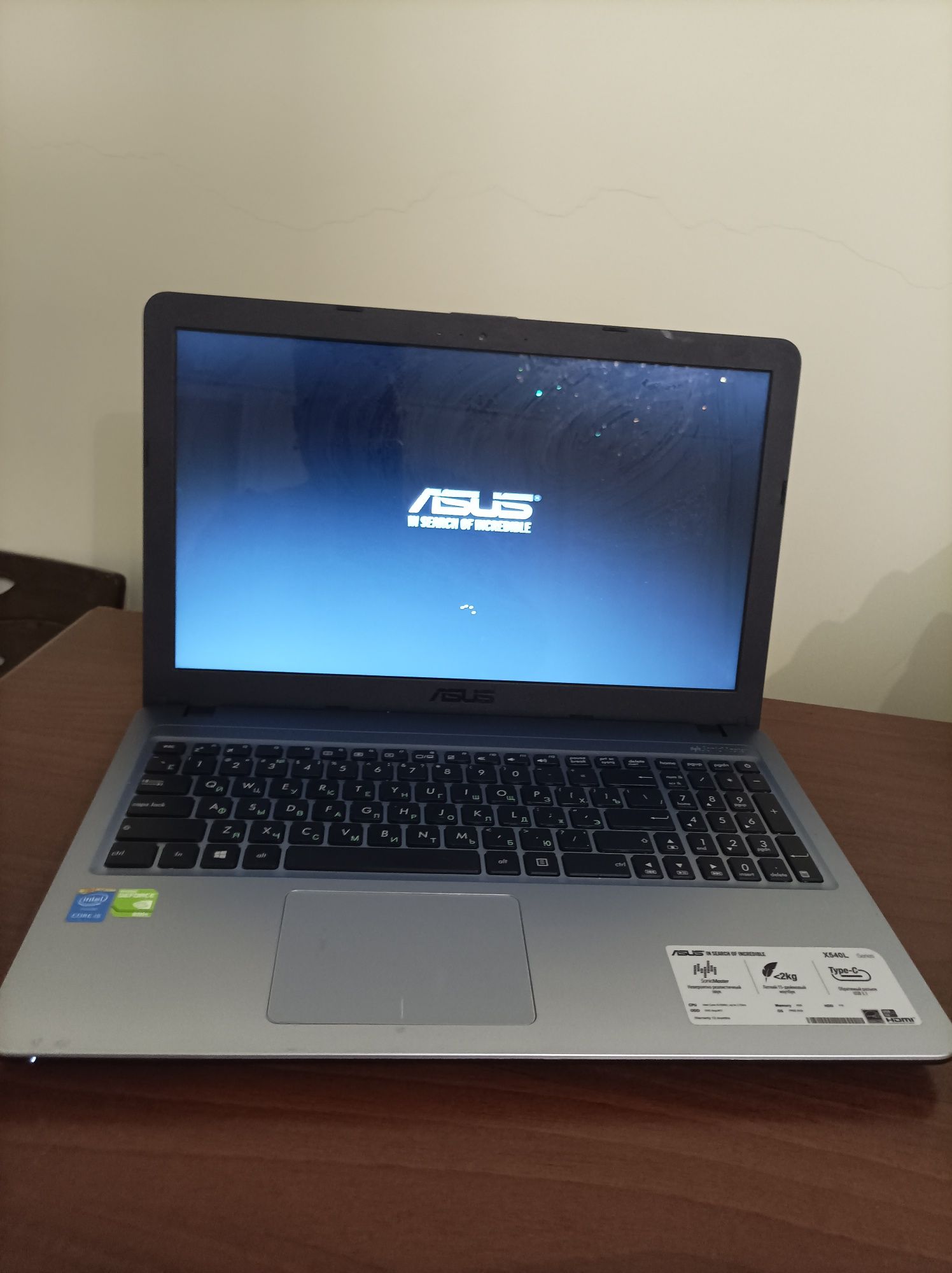Ноутбук ASUS какновая редко используется полгода 1.2 раза