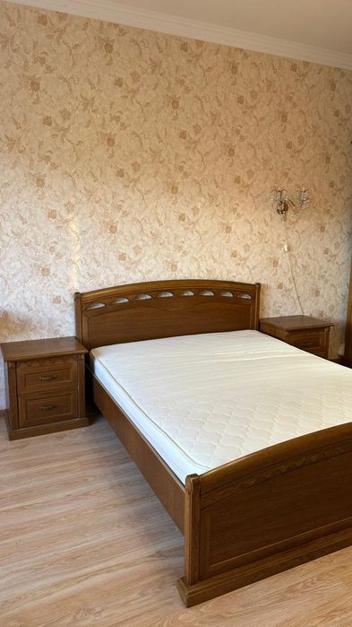 Продам кровать с тумбами