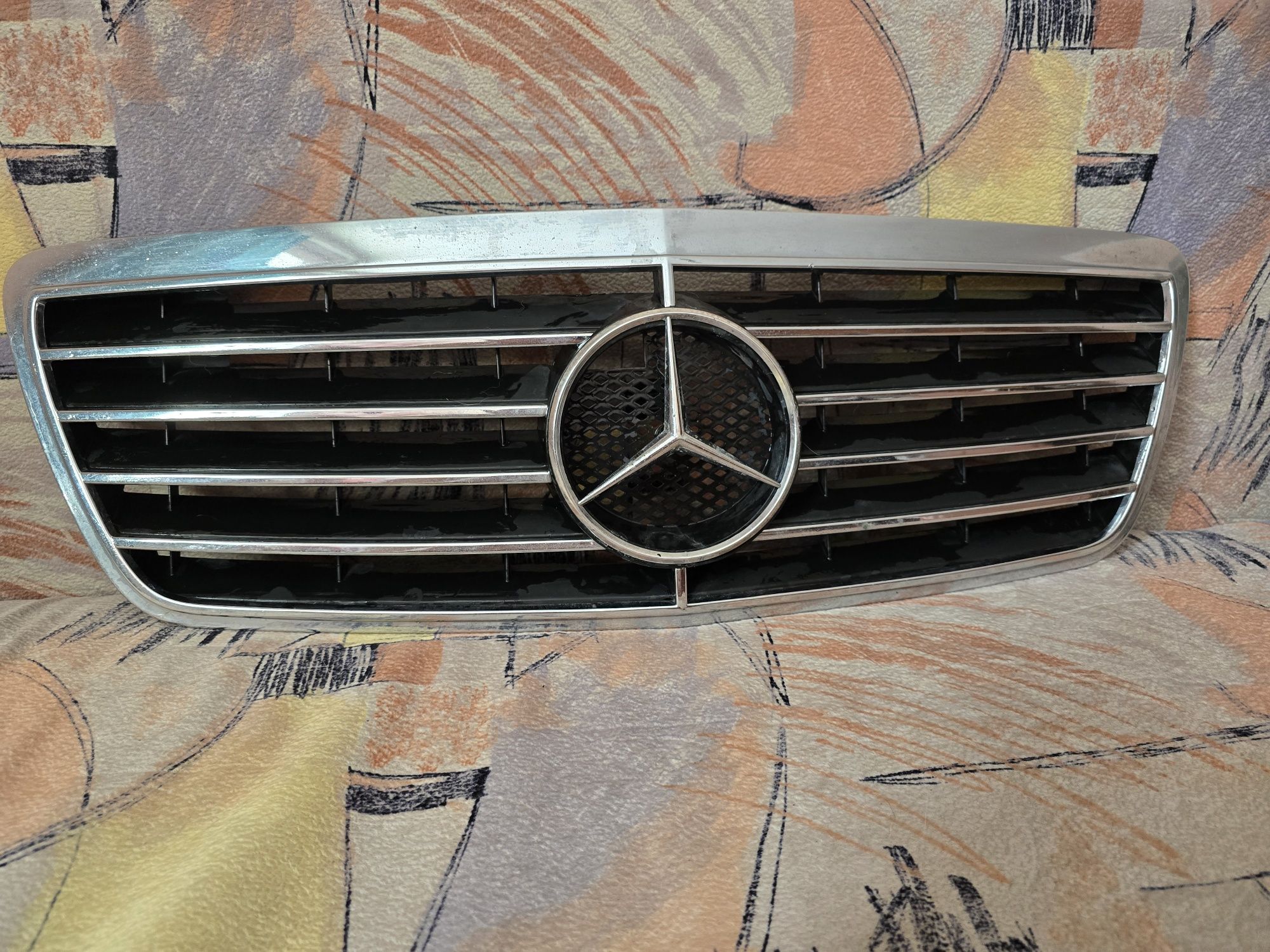 Решетка радиатора Mercedes w210 б/у