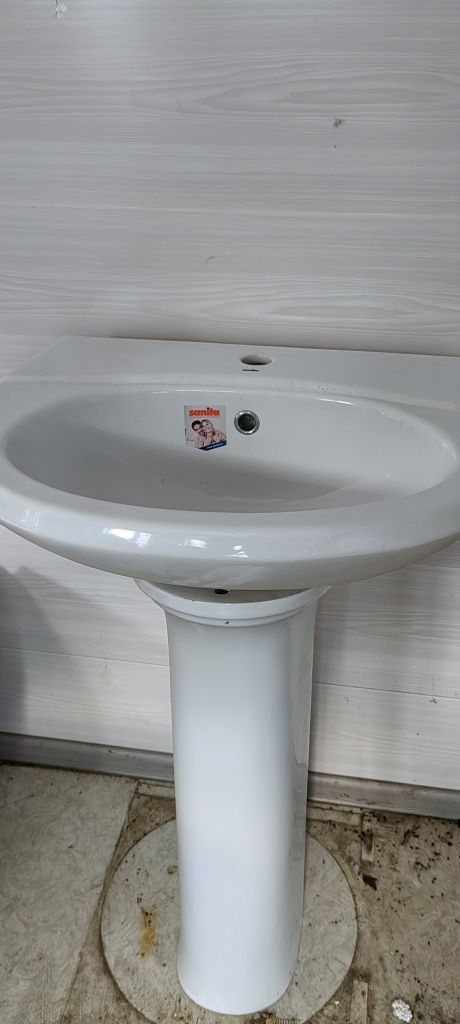 Продам раковину фаянсовую