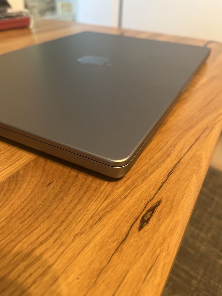 Vand Macbook Pro M1 14” / 16GB / 500GB