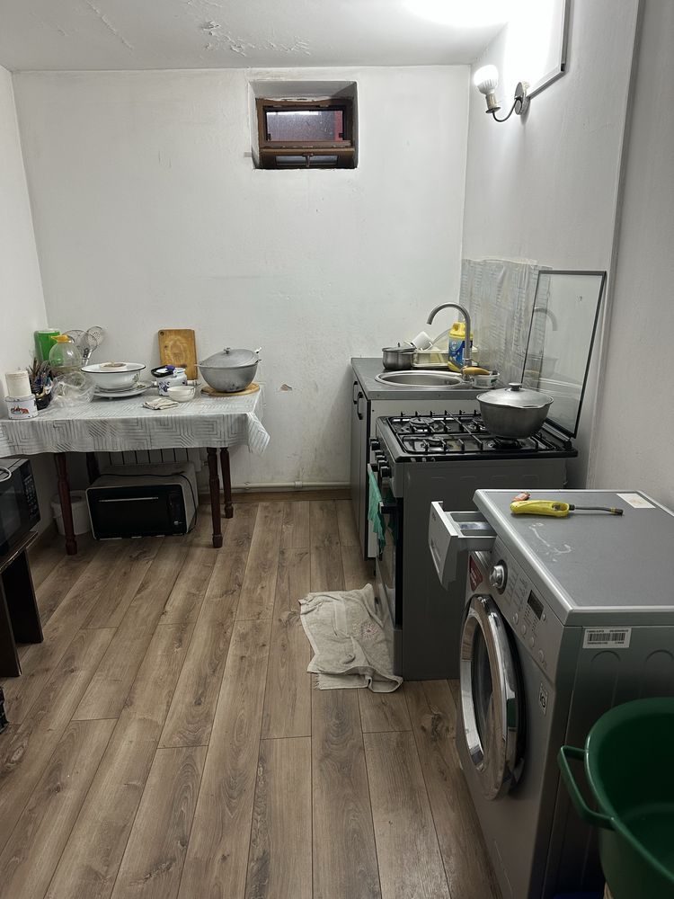 Сдаю комнату с мебелью только девушкам