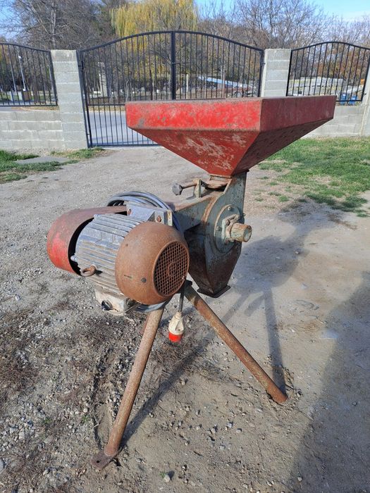 Vând moară Trifazică