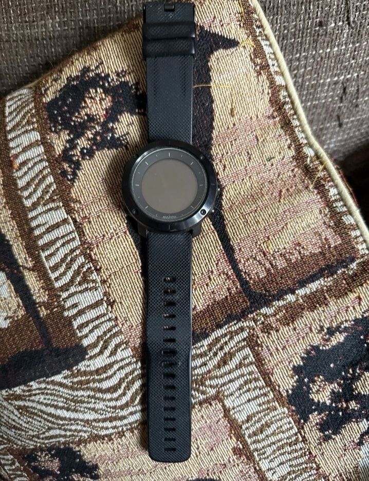 Часовник Suunto Traverse