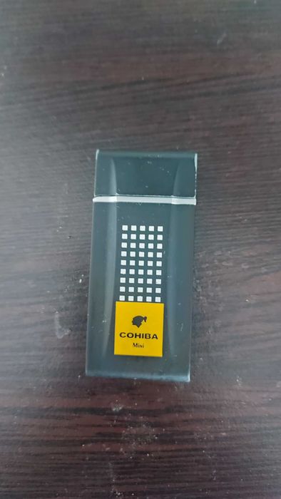 Метална газова запалка.