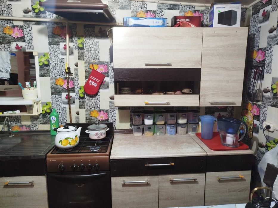 Продам кухонный гарнитур с газовой плитой