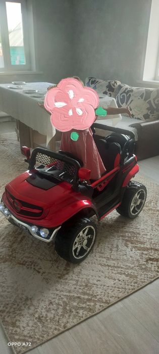 Продам детскую машину на аккумуляторе