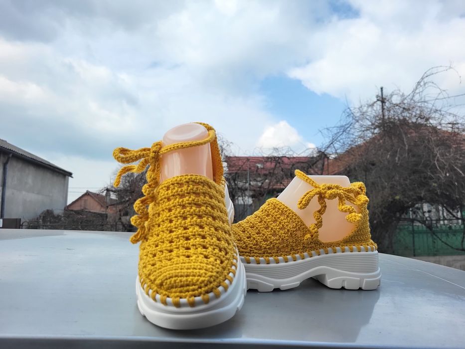 Pantofi crosetati galbeni