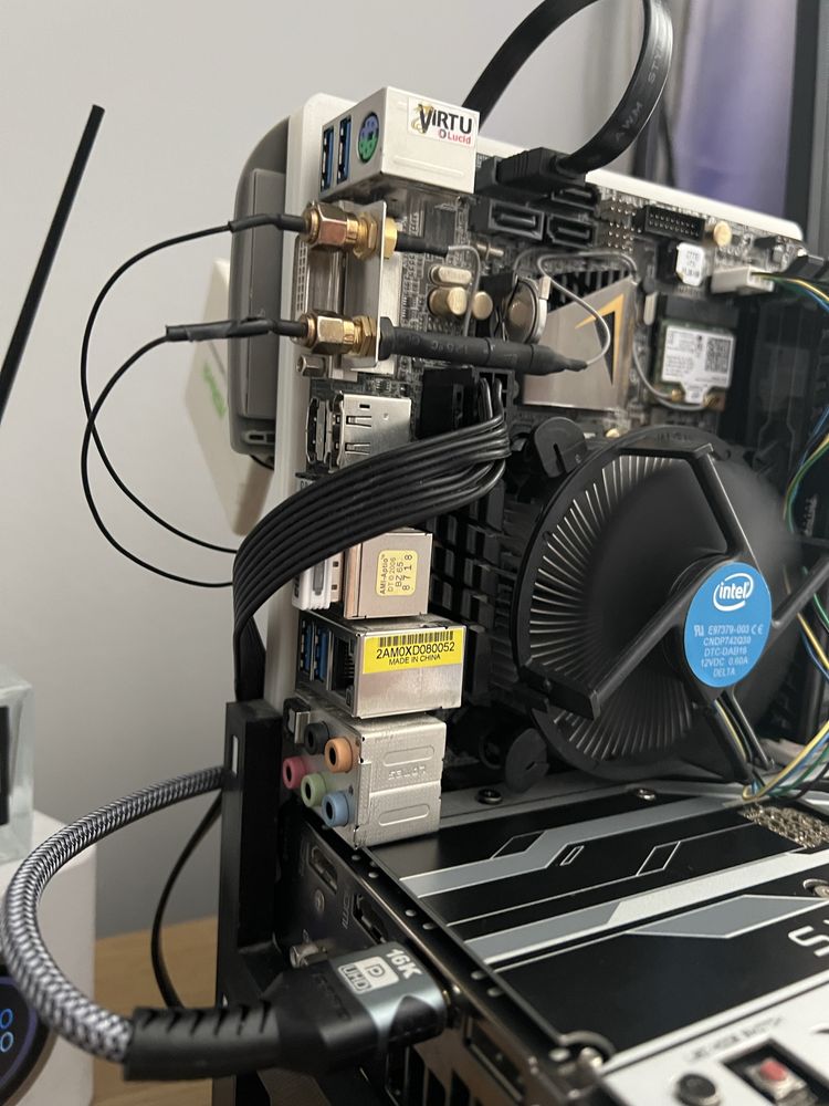 Дънна платка Asrock Z77 ITX с процрсор I5 3570k и рам памет 2x8 ddr3