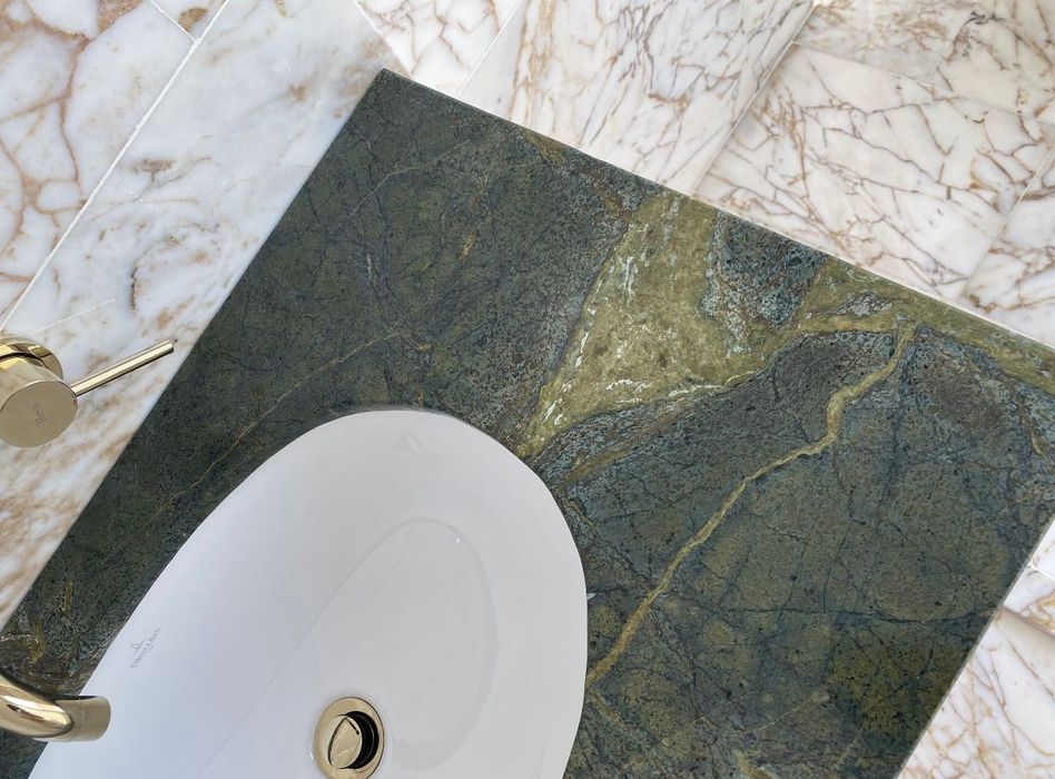 Mobilier baie chiuvetă blat din granit verde lavoar Villeroy Boch nou