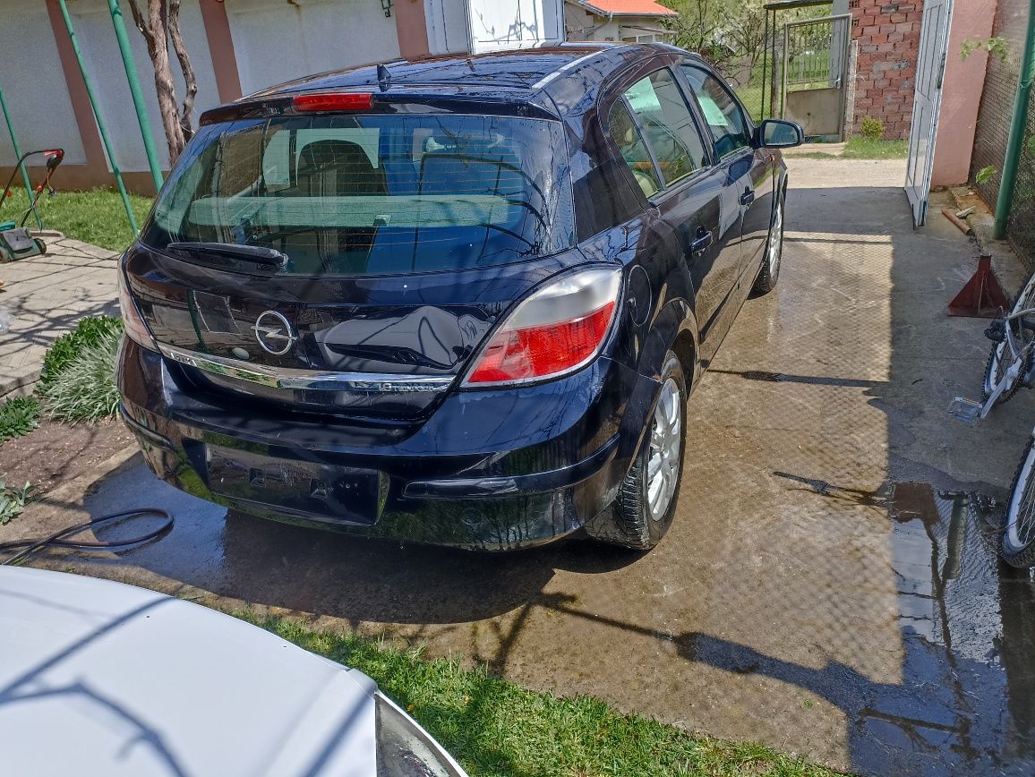 OPEL ASTRA H 1.6 105 кс. 2005г.