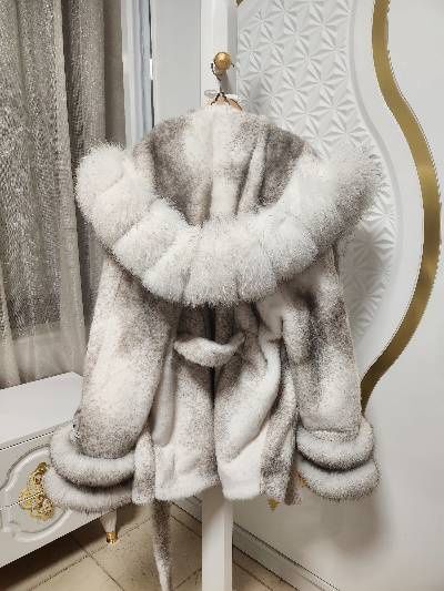 НОВО! Палто от Алкантара с косъм от лисица