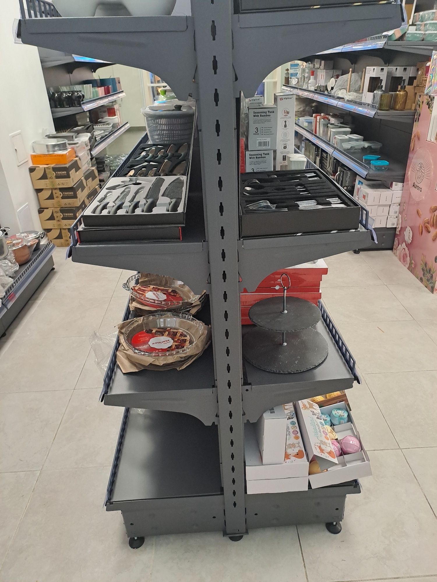 Стелажи за магазин