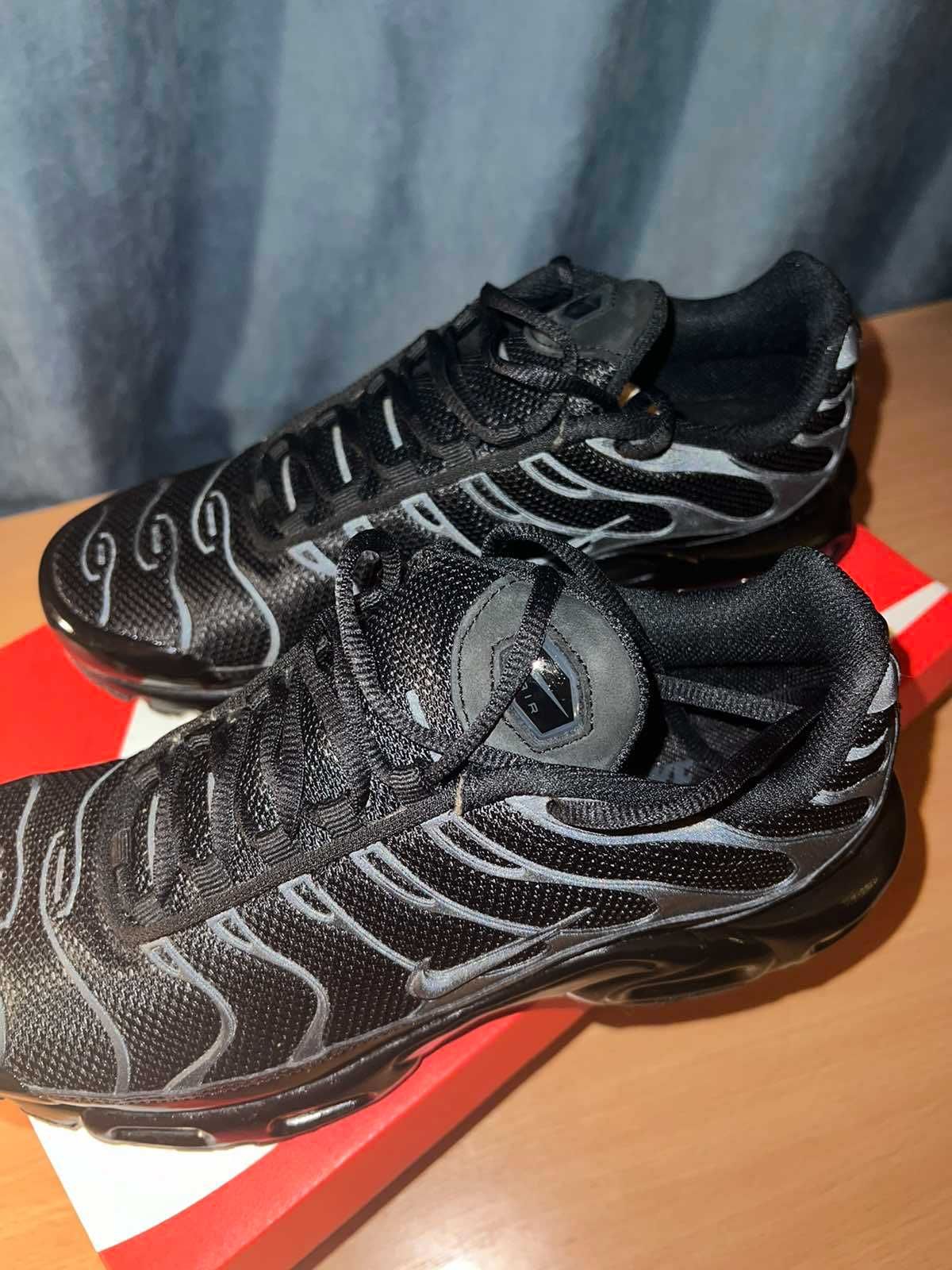 Дамски маратонки Nike air max plus - черни, 40 номер