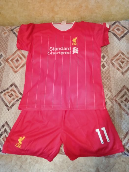 Продам футбольный костюм