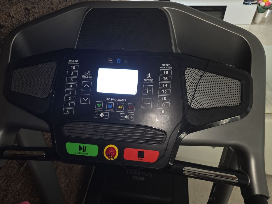 Vând banda alergat profesionala cu muzica și aer