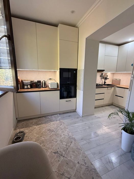 Продается 4х ком квартира на Ц-5, ор-р: Монумент Мужества, 82 м²