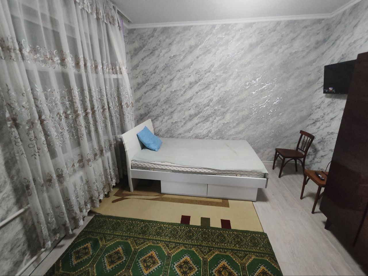 Аренда. Сергели. В ассортименте. 2 х ком . 350 уе. 4 э. Кирпич с обста