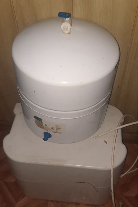 Накопитель воды для фильтра.