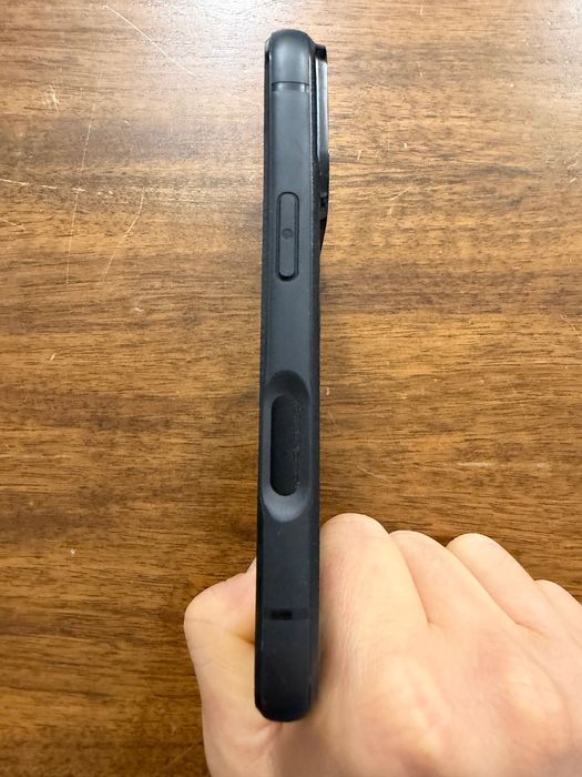 Vând husă Iphone 16 pro  Velante piele vițel model Justus