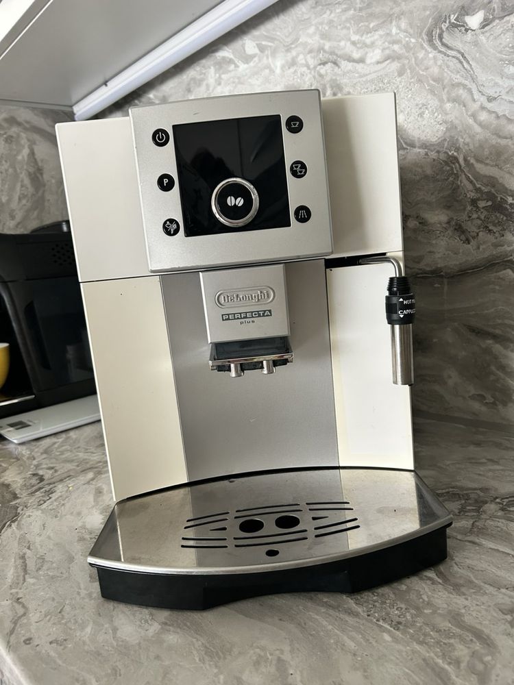 Кафе машина Delonghi Perfecta Plus