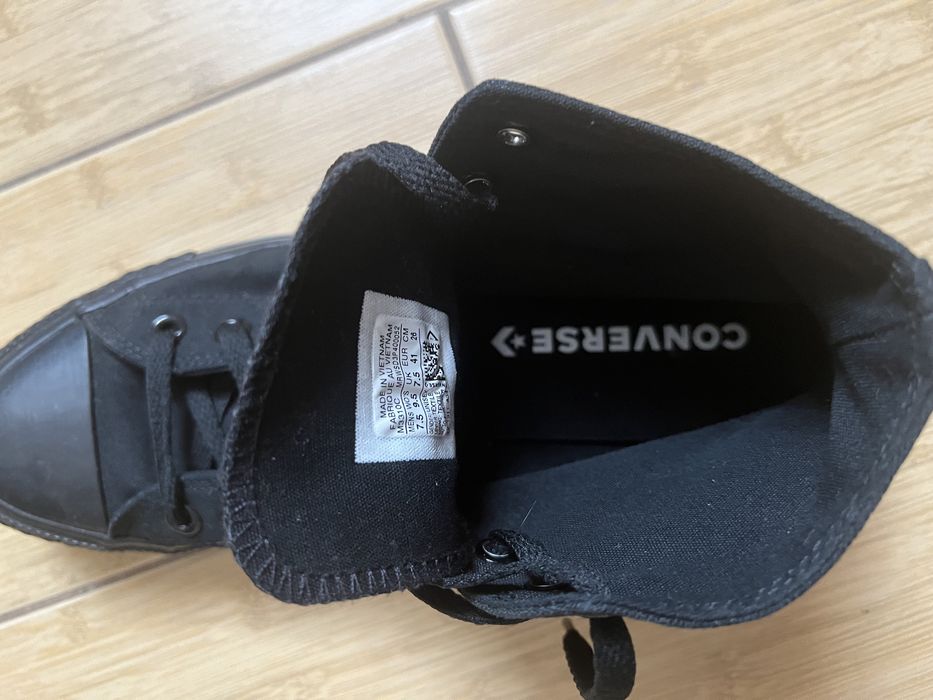 Vand adidasi Converse