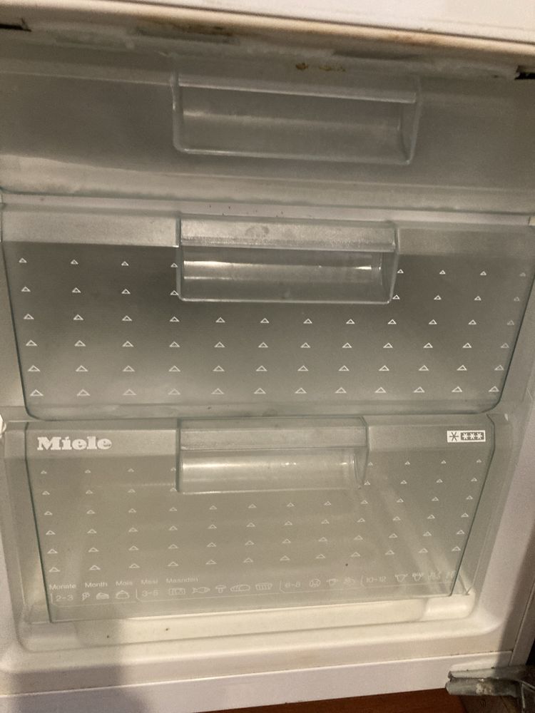 Хладилник с фризер Miele за вграждане