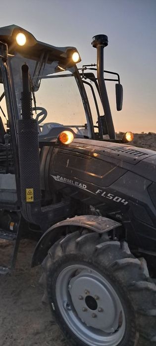 Traktor FarmLand 504