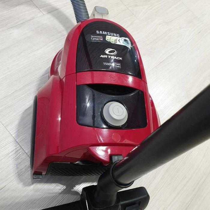 Пылесос SAMSUNG  стаканчик, тянет МОЩНО