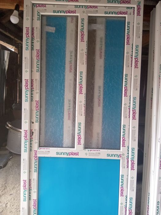 Vindem termopane și tablă de acoperiș