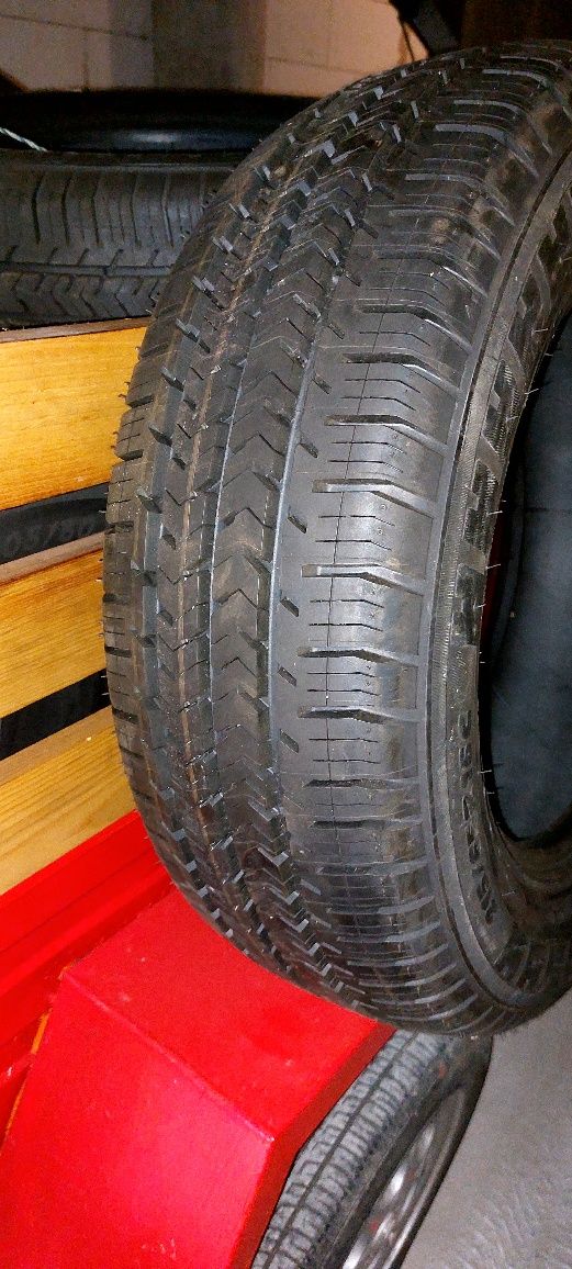 ЧИСТО НОВИ  Michelin Agilis 215/65/16 C