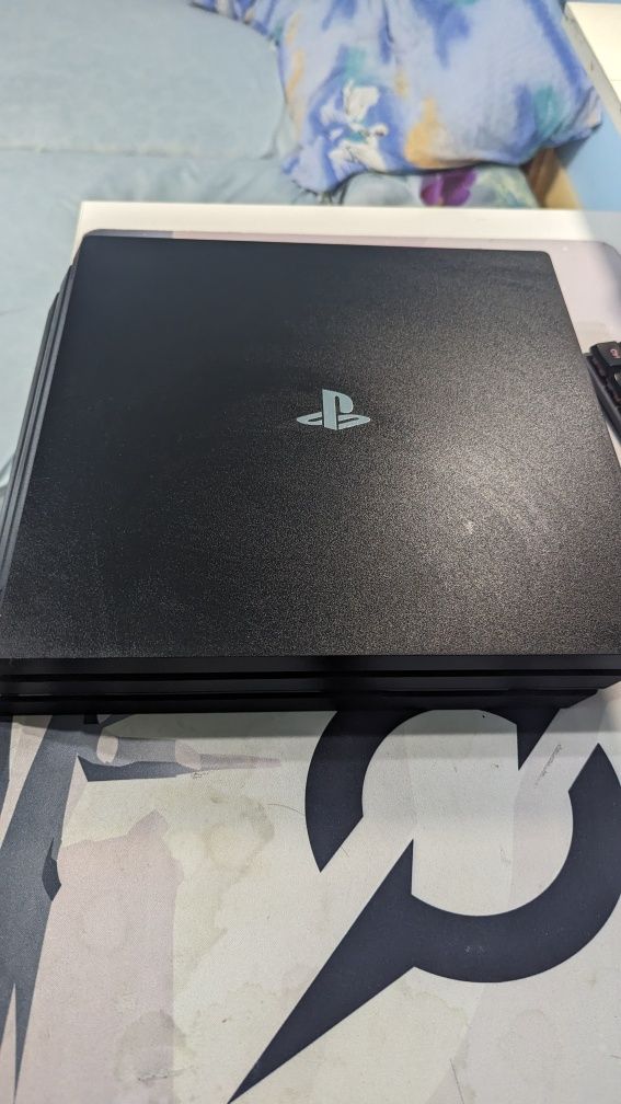 PS4 pro, 1 tb stocare, in stare foarte bună mentenanță facuta