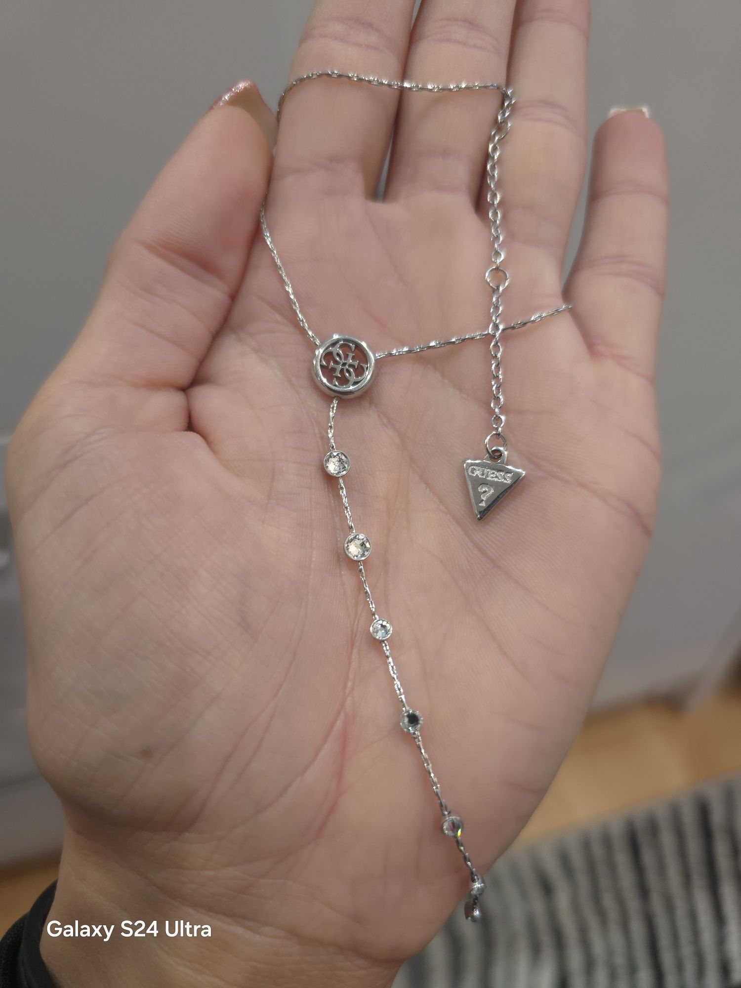 Оригинално колие Guess