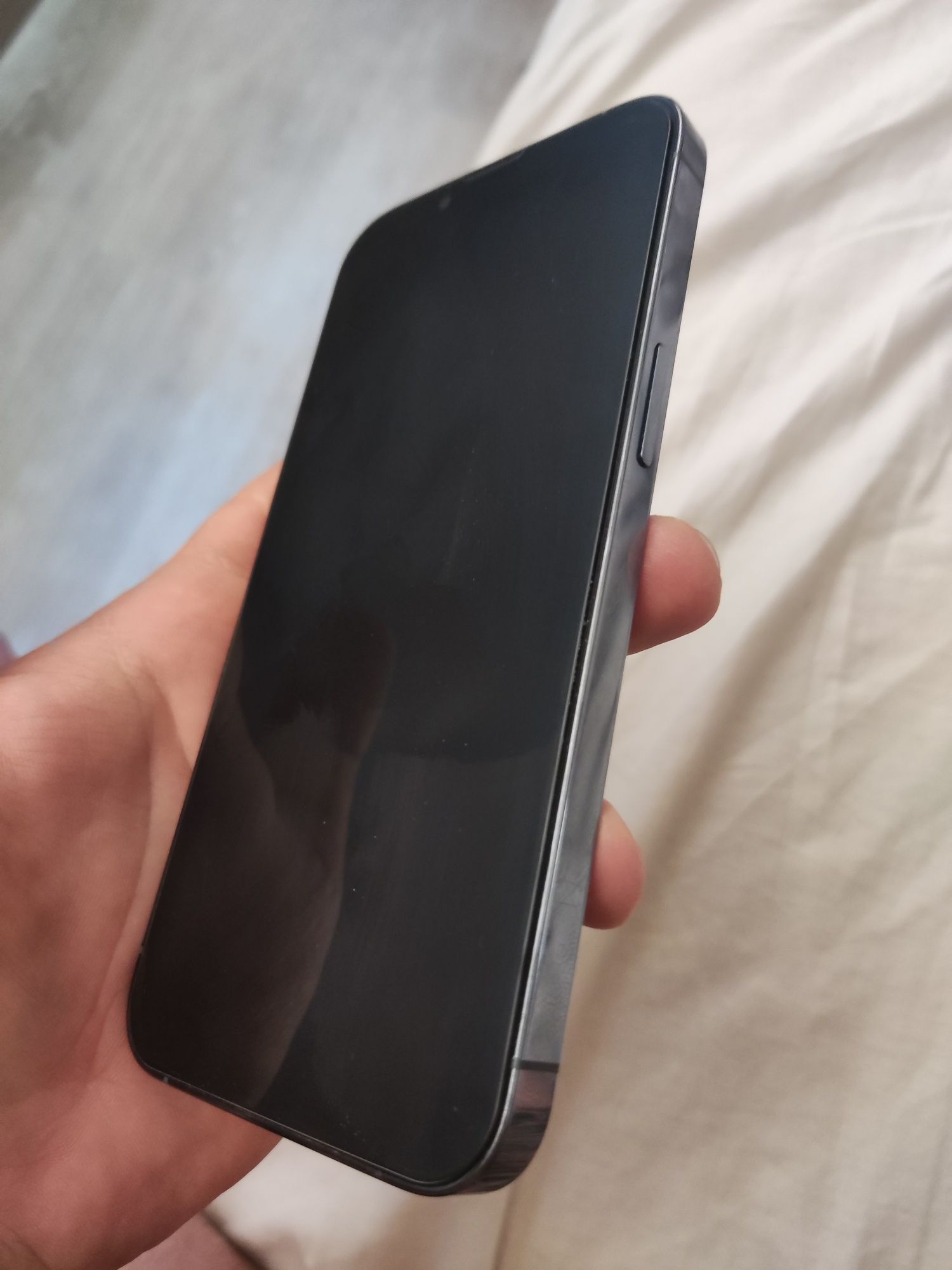 Продавам iphone 13pro