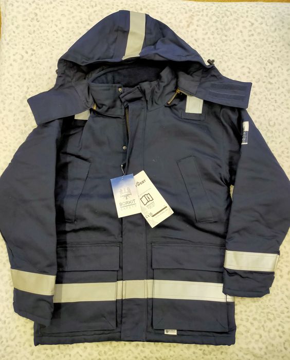 Продам зимнюю куртку (спец.)