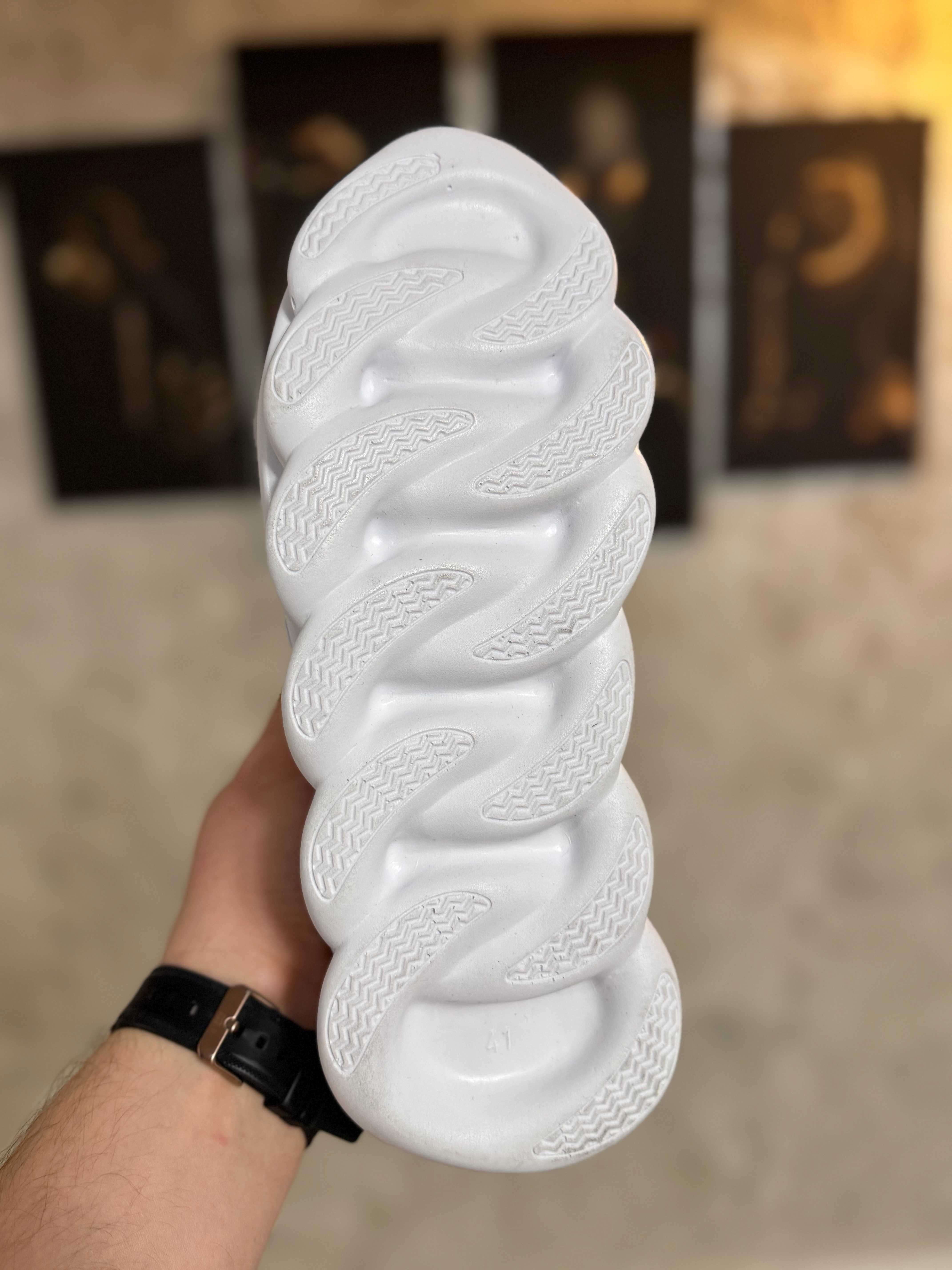 Adidasi Barbati Versace Chain Reaction White & Gray!