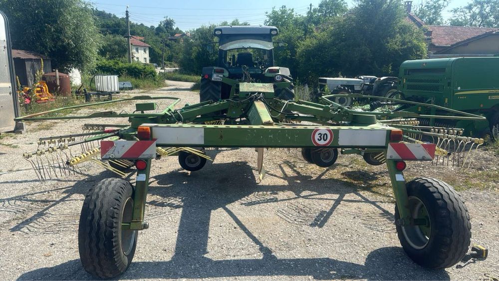 Сеносъбирач Krone