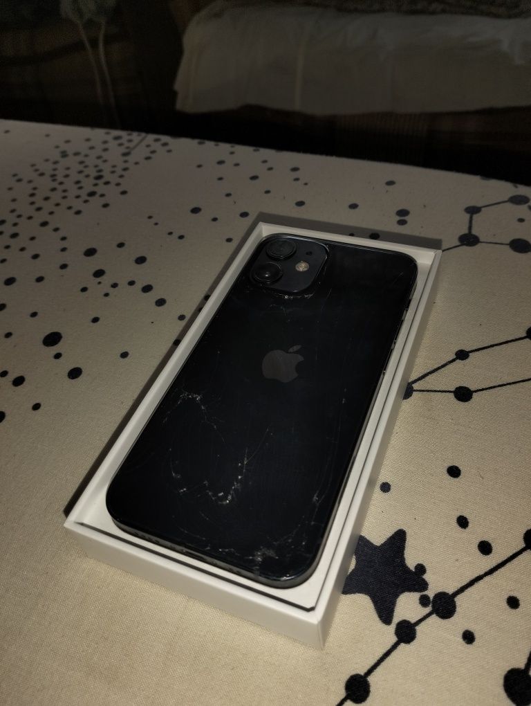 Vând iPhone 12 mini