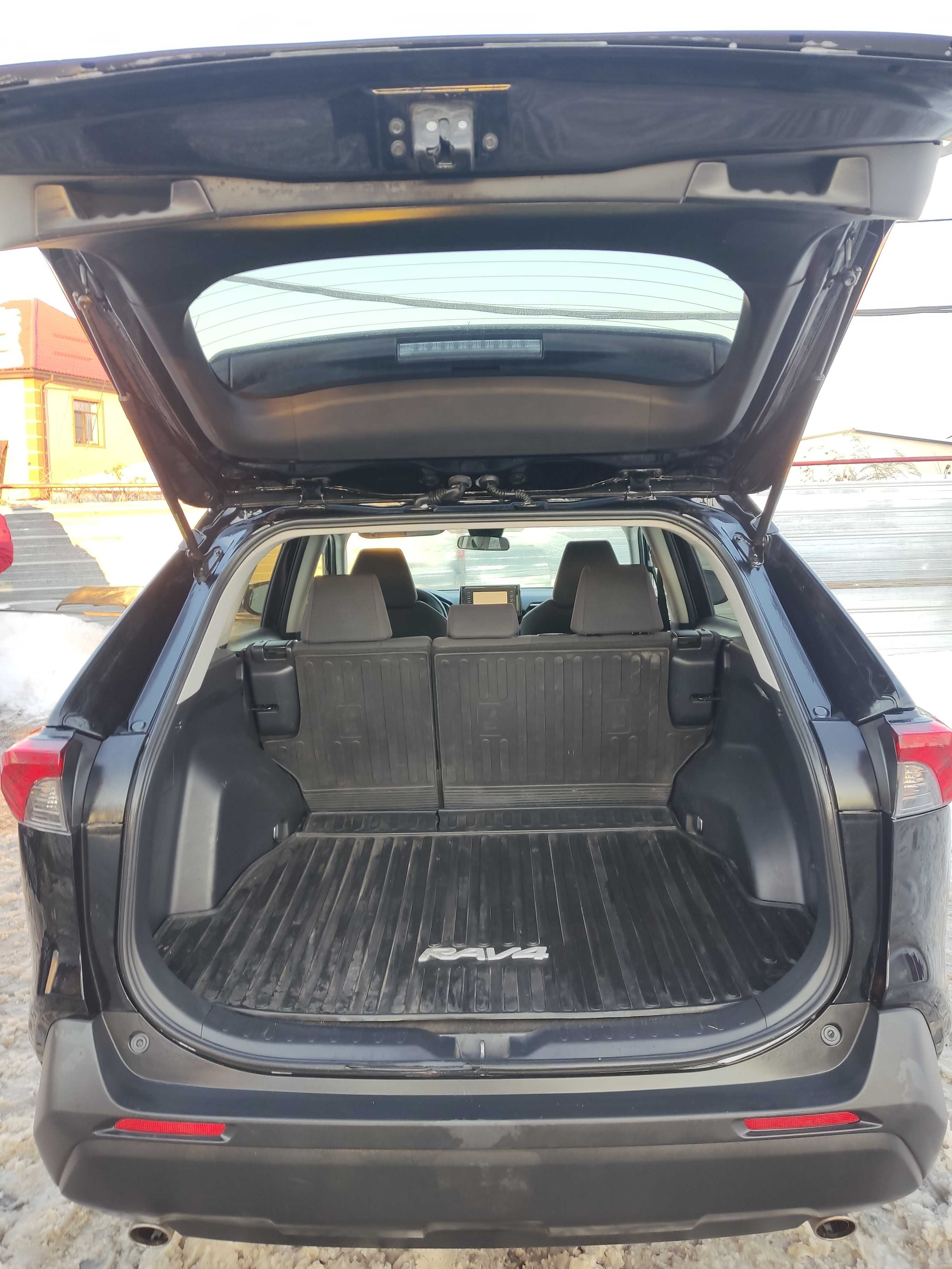 Кроссовер RAV 4 2019 г.