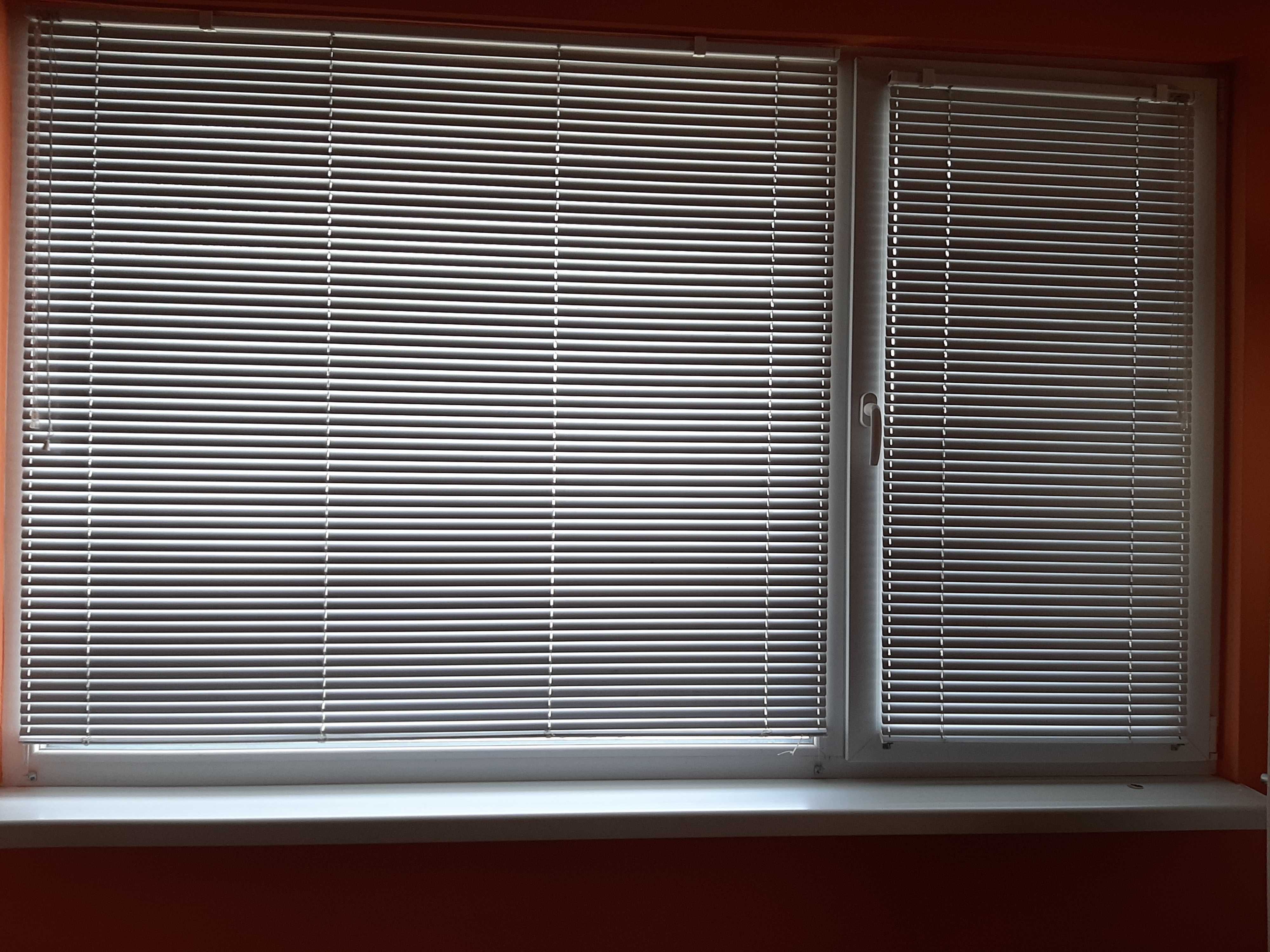 PVC двукрилен прозорец