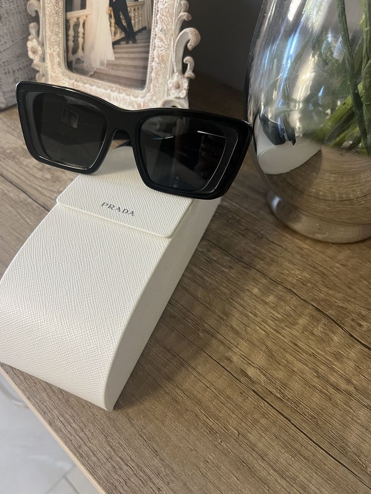 Слънчеви очила Prada