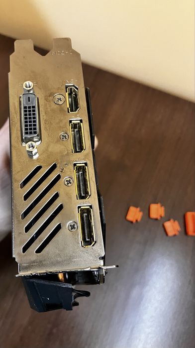 Видеокарта aorus rx 580 8gb прясно обслужена