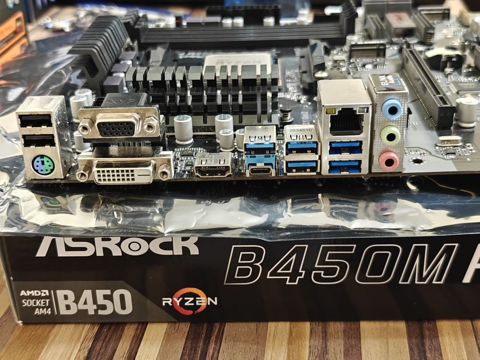 ASRock B450m Pro4 + Ryzen 5 5600x + TFORCE DDR4 16GB 3200mt/s CL16
