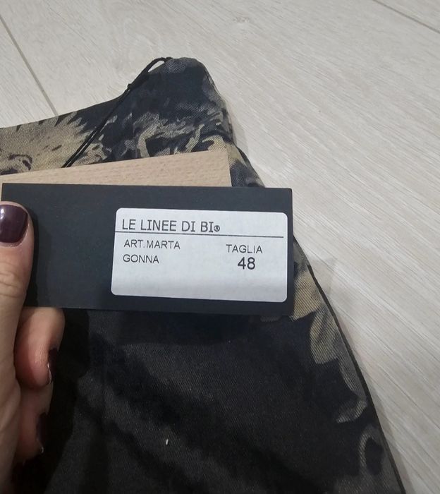 Vând fusta office L