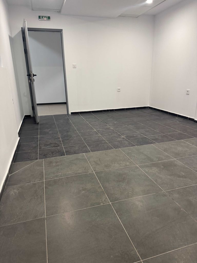 Дава се под наем Офис в Велико Търново, Център - 195 кв.м за 266000 € - Снимка #6