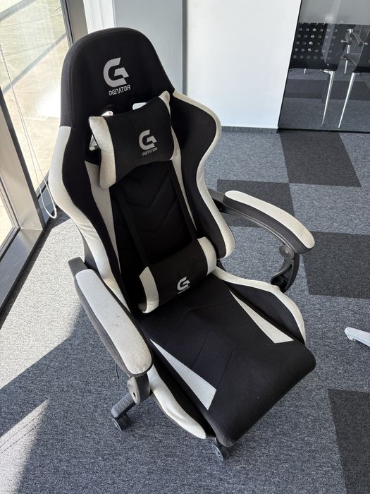 Scaun gaming cu masaj in perna lombară