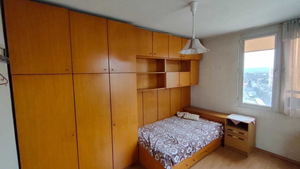 Подарявам - Стар гардероб с легло и нощни шкафчета